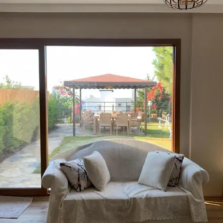 Seaside Flat With Pleasant Backyard In Bodrum *