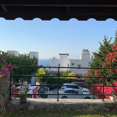 Seaside Flat With Pleasant Backyard In Bodrum Gündoğan